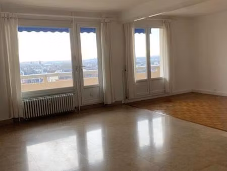 t3 avec une seule chambre 29 rempart st pierre