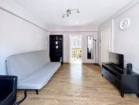 sainte-catherine // furnished flat