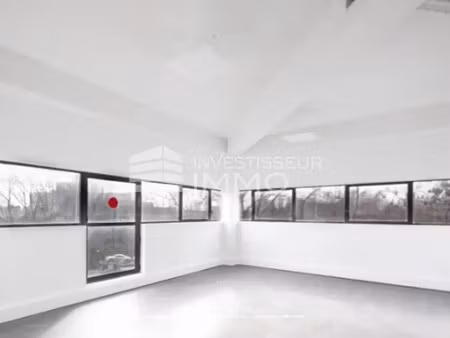 location bureaux 168 m²