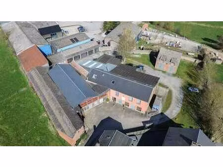 site d'exception avec loft  salle polyvalente et entrepôts