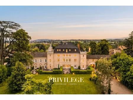 duplex de standing au dernier étage d’une bâtisse du xviie siècle