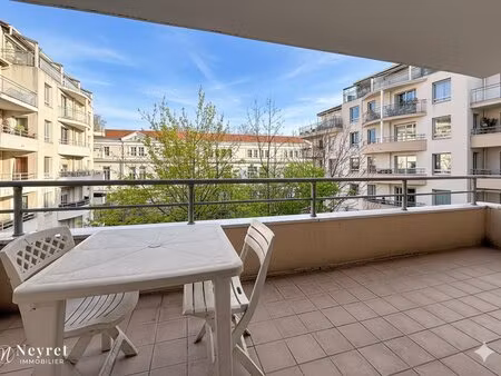 rue montesquieu  immeuble récent  3 pièces  terrasse  garage