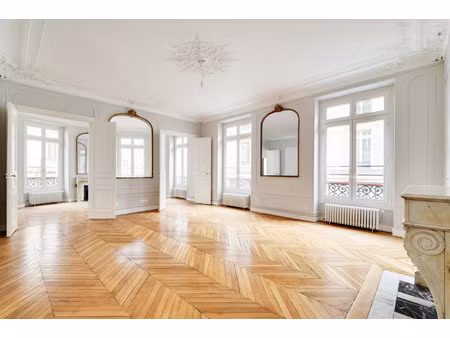 appartement de luxe à louer dans le quartier lorette-martyrs