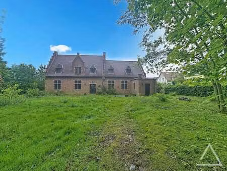 maison à louer en tant qu'entrepôt avec grand terrain