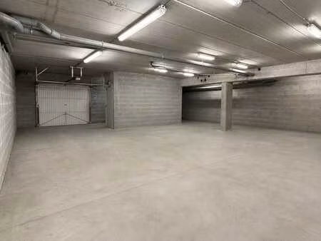 125m2 box de garage (fermée) dans un parking souterrain