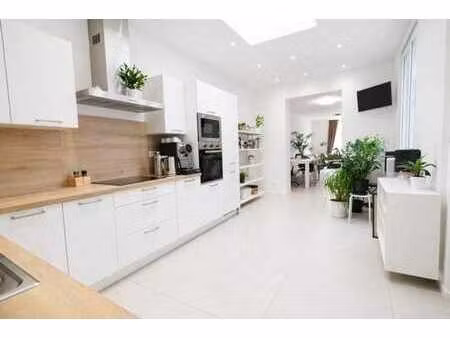 maison rénovée 3 chambres avec un bel extérieur