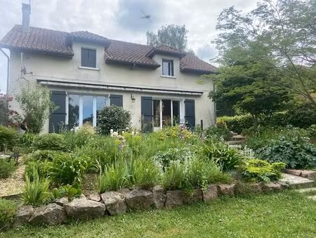 beautifully presented 3 bad village property