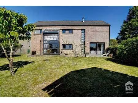 villa 3 ch avec jardin - proche des commodités - peb d