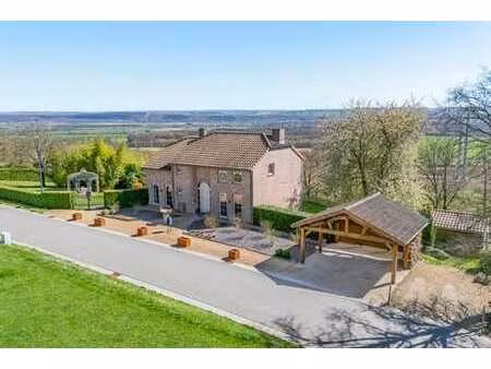 imposante villa à finnevaux avec vue 180° sur la vallée