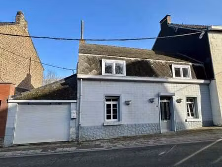 jolie maison 2 façades avec 2 chambres  jardin et garage