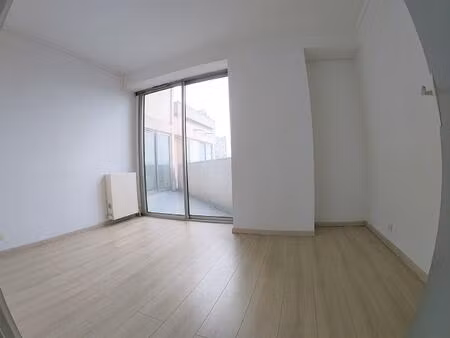 appartement - balcon - 82m² - 2 chambres - grand séjour salon - parking sous sol - dpe c-.