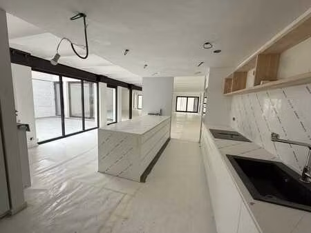 bureau ±130m² lumineux  rénové + terrasses