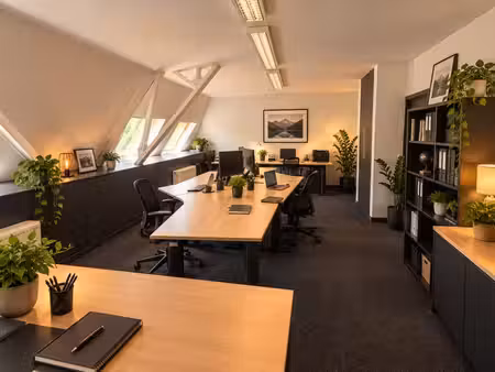 bureau 48 m² à embourg–650 €/mois chges incl. + 2 parkings