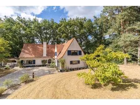 villa avec enormement de charme en terrain de fond !