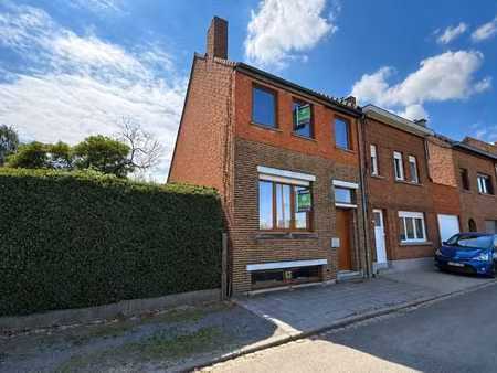 maison avec terrasse et belle vue à 4 min du centre d’ath