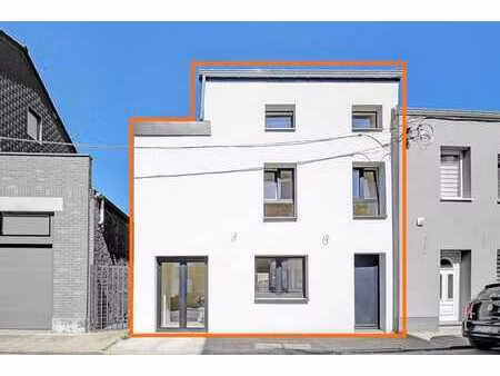 belle maison 2 chs avec jardin  terrasse entierement renovee