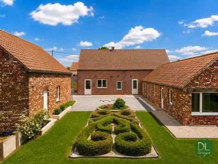 belle maison 2 chambres (poss. de 4 supp.) 2 garages et gran