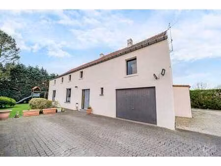 fermette avec 5 ch.  jardin et 2 garages!