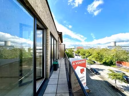 forest – bel appartement 2 chambres avec garage