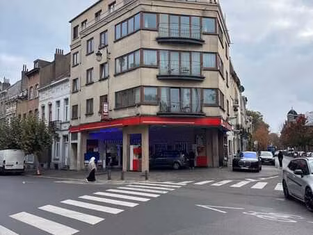 lumineux appartement a proximité de la maison communale