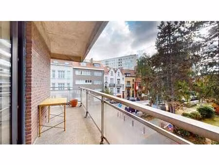 appartement de 2 chambres + balcon métro merode