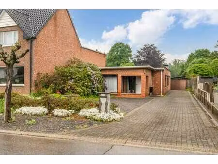 gelijkvloerse woning op 13a 38ca – te renoveren of af te ...