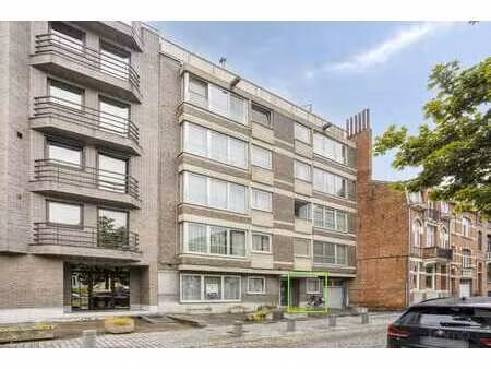 gerenoveerd gelijkvloers appartement