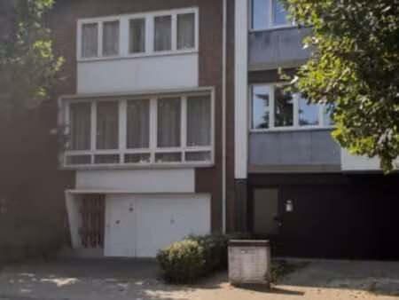maison 4 ch. 185m² sur 394m² à uccle