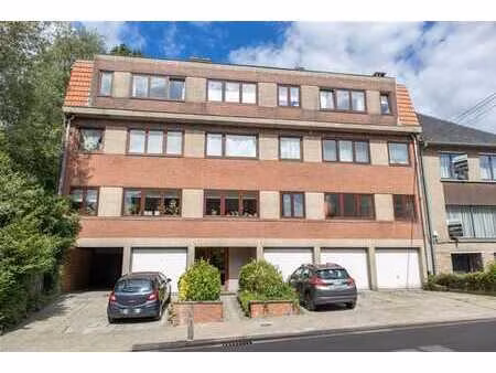 lumineux duplex/penthouse situé dans un cadre verdoyant avec