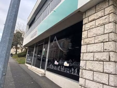 location bureaux et commerces à cholet (49300) : à louer / 59m² cholet