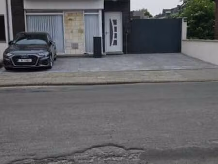 maison 3 façades avec jardin  terasse   garage et 4 parkings