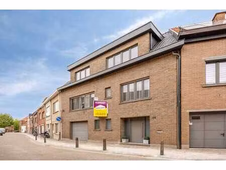 ruime woning met 3 slaapkamers  garage en tuin