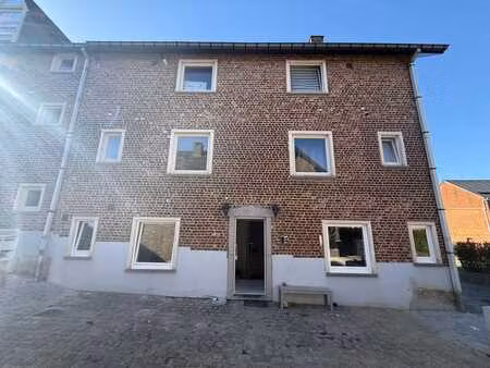appartement trois chambres très bien situé