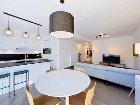 appartement 2ch récent - terrasse & parking - peb a