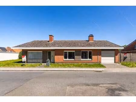 alleenstaande gelijkvloerse woning met tuin  3 slaapkamer...