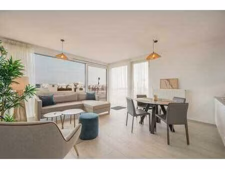 appartement d'angle lumineux avec vue sur la mer à duinbe...