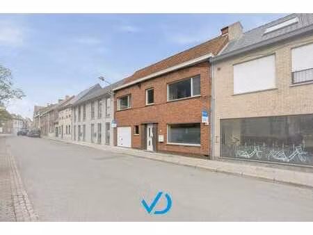 woning met ruimte  comfort en dubbele garage op een topli...