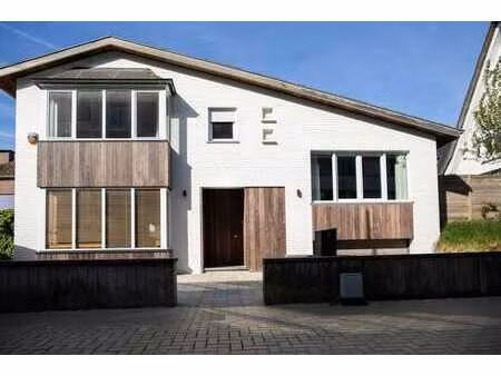 alleenstaande villa met unieke signatuur in de rustige st...
