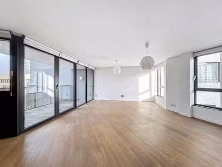 quartier schuman : bel appartement 2 ch. + terrasse + p