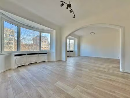 q.louise -magnifique appartement rénové 2chambres+bureau