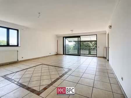 appartement lumineux de 3 chambres avec box de garage obliga
