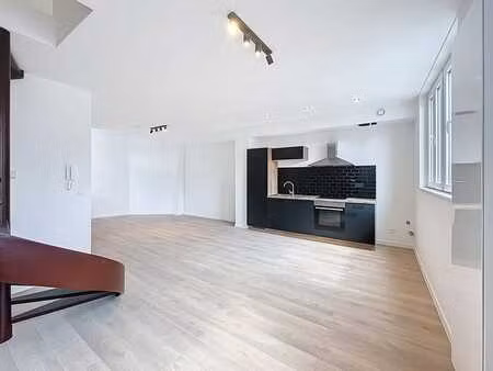 a louer : duplex lumineux à proximité place du congrès