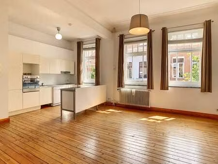 appartement 2 chambres avec terrasse à louer à saint-gilles