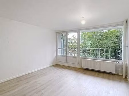 studio rénové avec terrasse - zamenhof 2