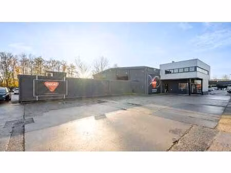 bedrijfsgebouw met magazijn & kantoorruimte op strategisc...