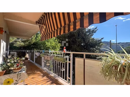 lumineux t3 avce grand balcon et parling privatif.