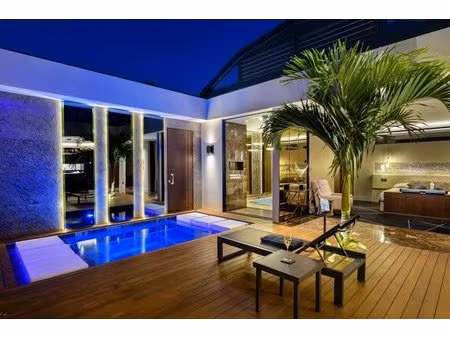 villa secret : l'exclusivité absolue au coeur du triangle d'or. un placement à haute renta