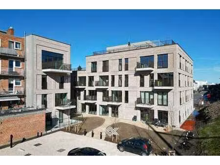 lichtrijk penthouse met twee slaapkamers en ruim terras