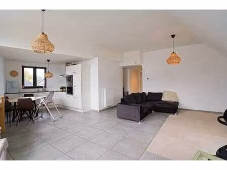 duplex-appartement met groot terras te centrum buggenhout