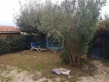 dans résidence avec piscine maison 2 pièce(s) avec jardin et place de parking